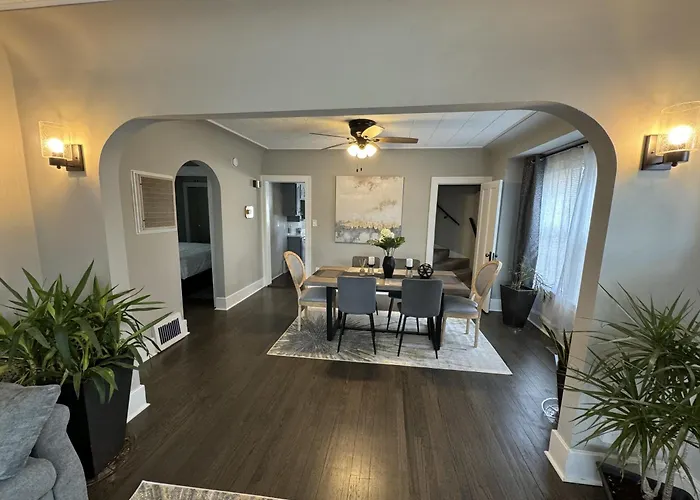 Spacious Retreat Near Convention Centers *
