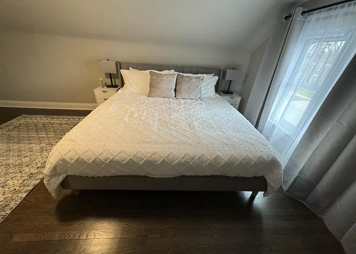 Spacious Retreat Near Convention Centers Des Plaines