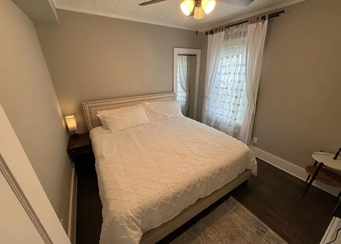 Spacious Retreat Near Convention Centers *