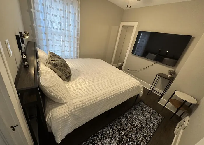 Spacious Retreat Near Convention Centers *
