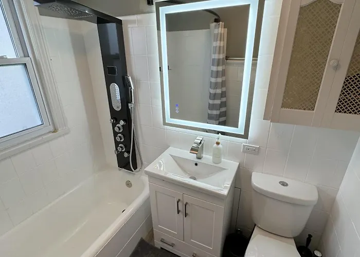 Spacious Retreat Near Convention Centers Ferienhaus Des Plaines