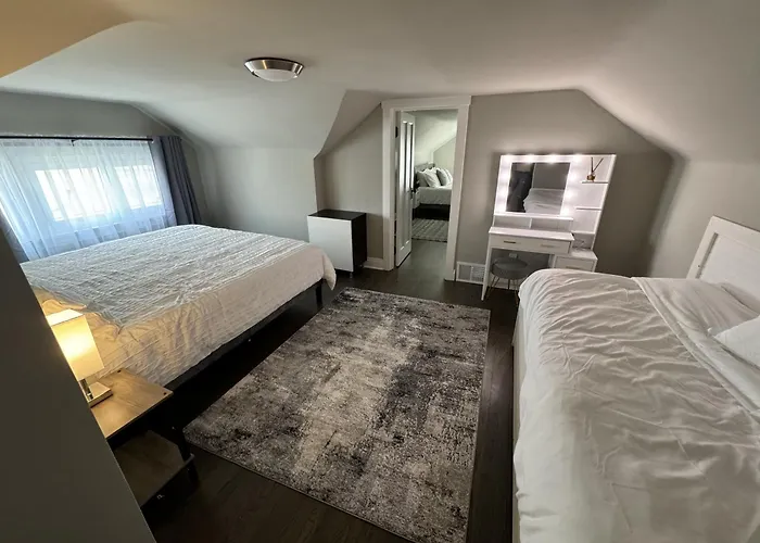 Spacious Retreat Near Convention Centers * Des Plaines