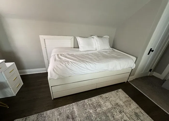 Spacious Retreat Near Convention Centers Ferienhaus Des Plaines