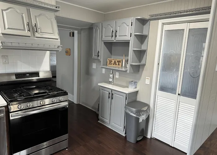 Spacious Retreat Near Convention Centers