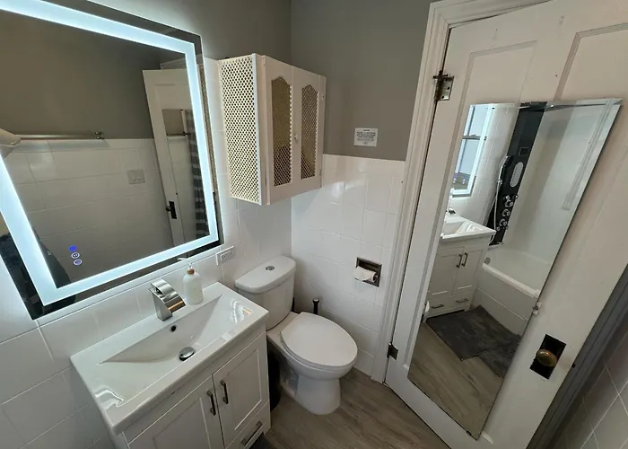 Spacious Retreat Near Convention Centers *