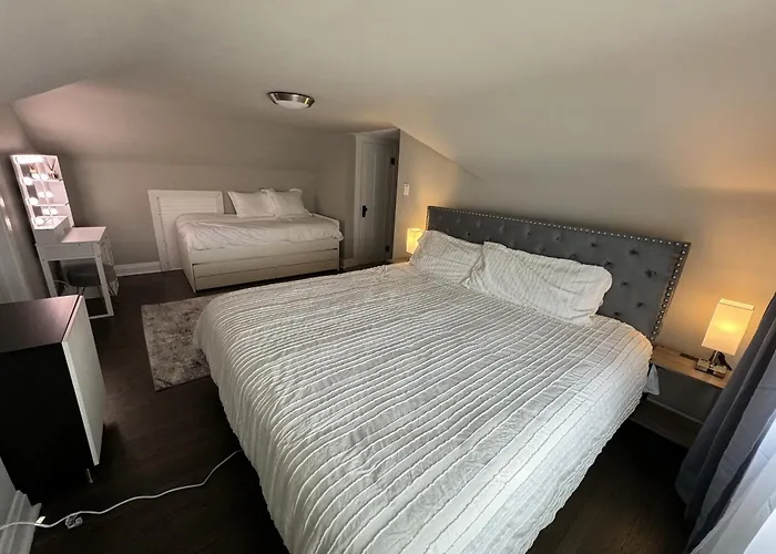 Spacious Retreat Near Convention Centers Ferienhaus *
