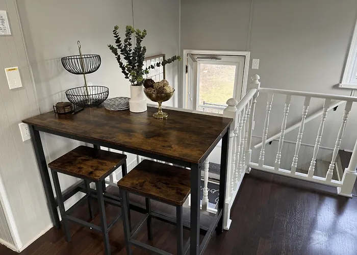Spacious Retreat Near Convention Centers * Des Plaines